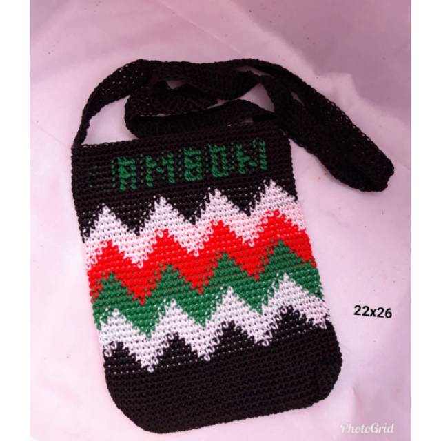 Tas rajut slempang khas ambon
