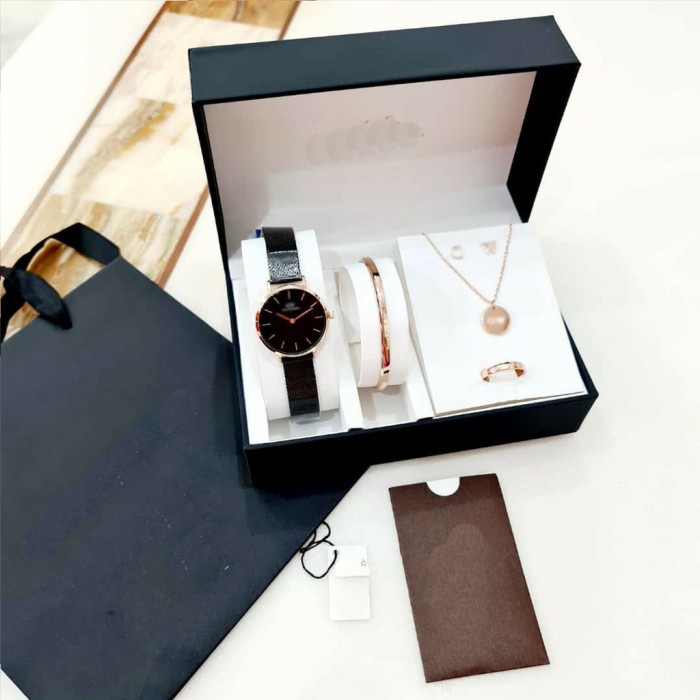 

Jam Tangan Wanita 150W Tali Rantai Pasir Fullset (Box, Acc, Paperbag) - Hitam Rose