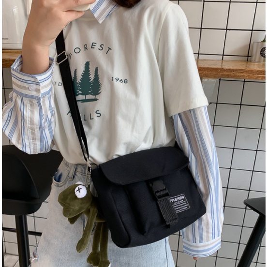 Tas Korea Kasual Sederhana Kipas Sastra Solid Messenger Bag Tas Kanvas Tebal Tas Fashion Pria Wanita Import Korean Casual Simple Literary Fan Solid Messenger Bag Canvas Bag Fashion Bags