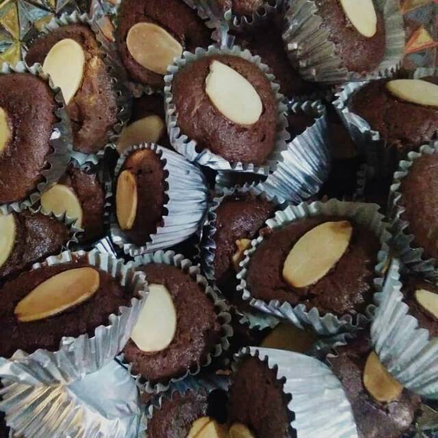 

brownies kering coco almond