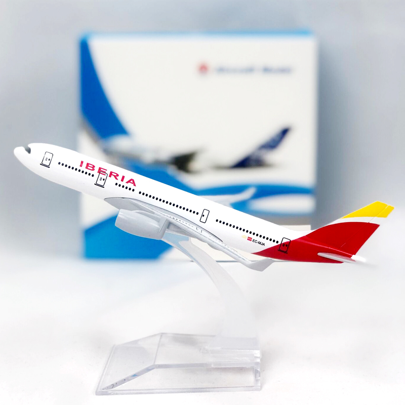 Iberia Airlines A330 Miniatur Diecast Pesawat Spain Airbus 330 Bahan Metal Ukuran 16CM