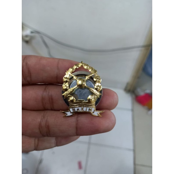 Pin Hakim (Magnet)