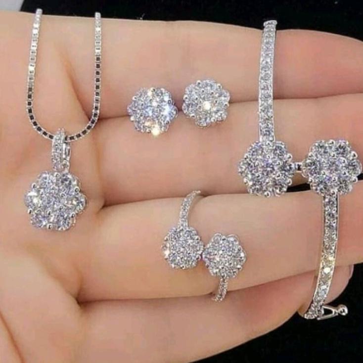 Grosir Bermutu SET PERHIASAN WANITA TITANIUM SILVER ASLI ANTI LUNTUR