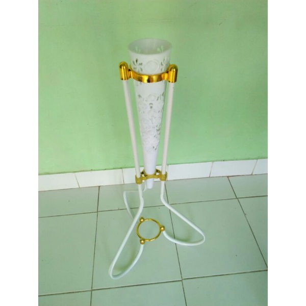 vas bunga model corong