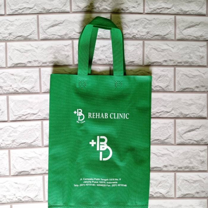 

✨ BISA COD ✨ PAKET 50PCS TAS SPUNBOND/ GOODIE BAG UK.30x40x8cm dan sablon