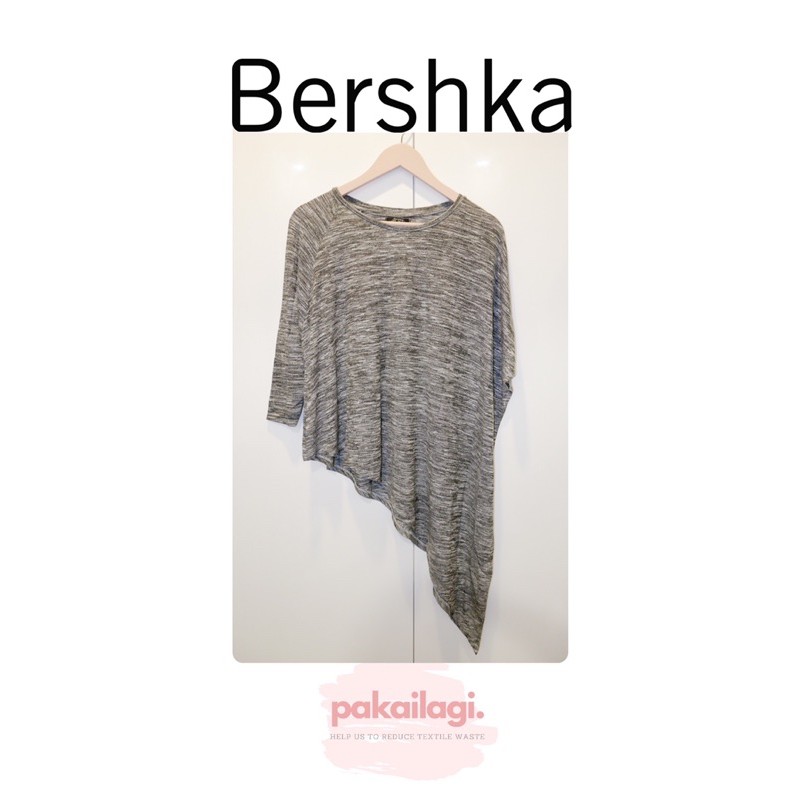 PRELOVED KAOS WANITA ASIMETRIS BERSHKA