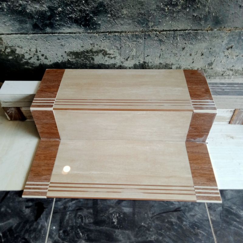 Granit anak tangga combinasi 30x80/20x80