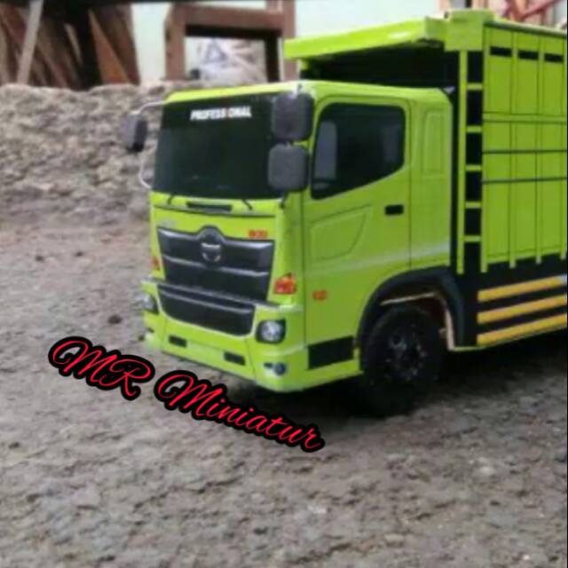 Miniatur Truk Tronton Hino