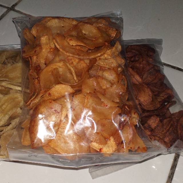 

Keripik talas dan keripik pisang