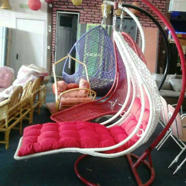 AYUNAN GANTUNG ROTAN MODEL SELONJOR