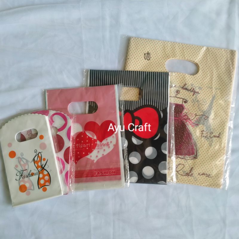 

TAS KANTONG PLASTIK AKSESORIS/ TAS PLONG MOTIF ISI 50PC