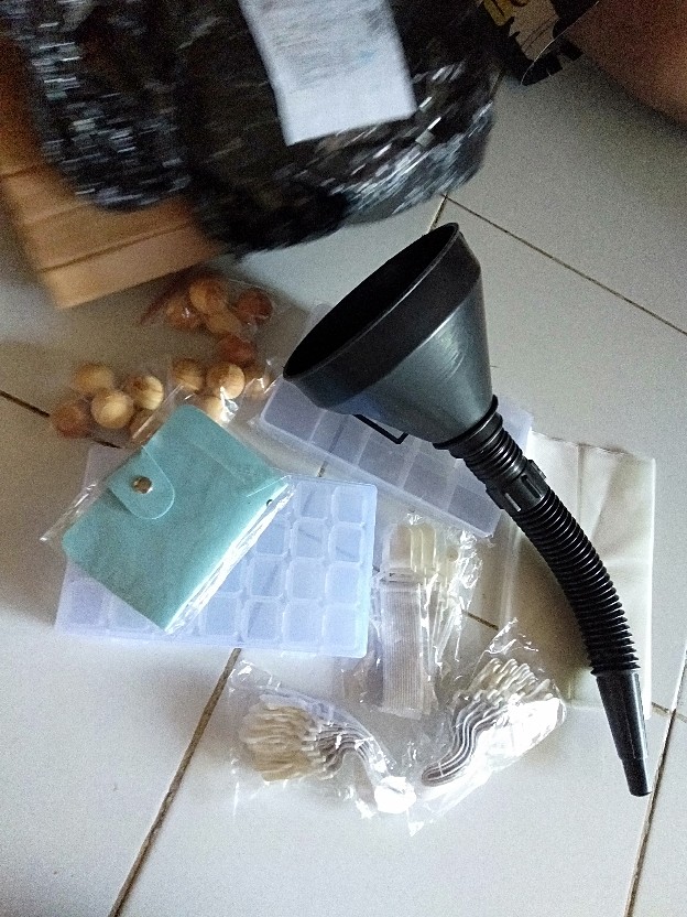 Bola Kayu Pengganti Kapur Barus (1 Set Isi 5)