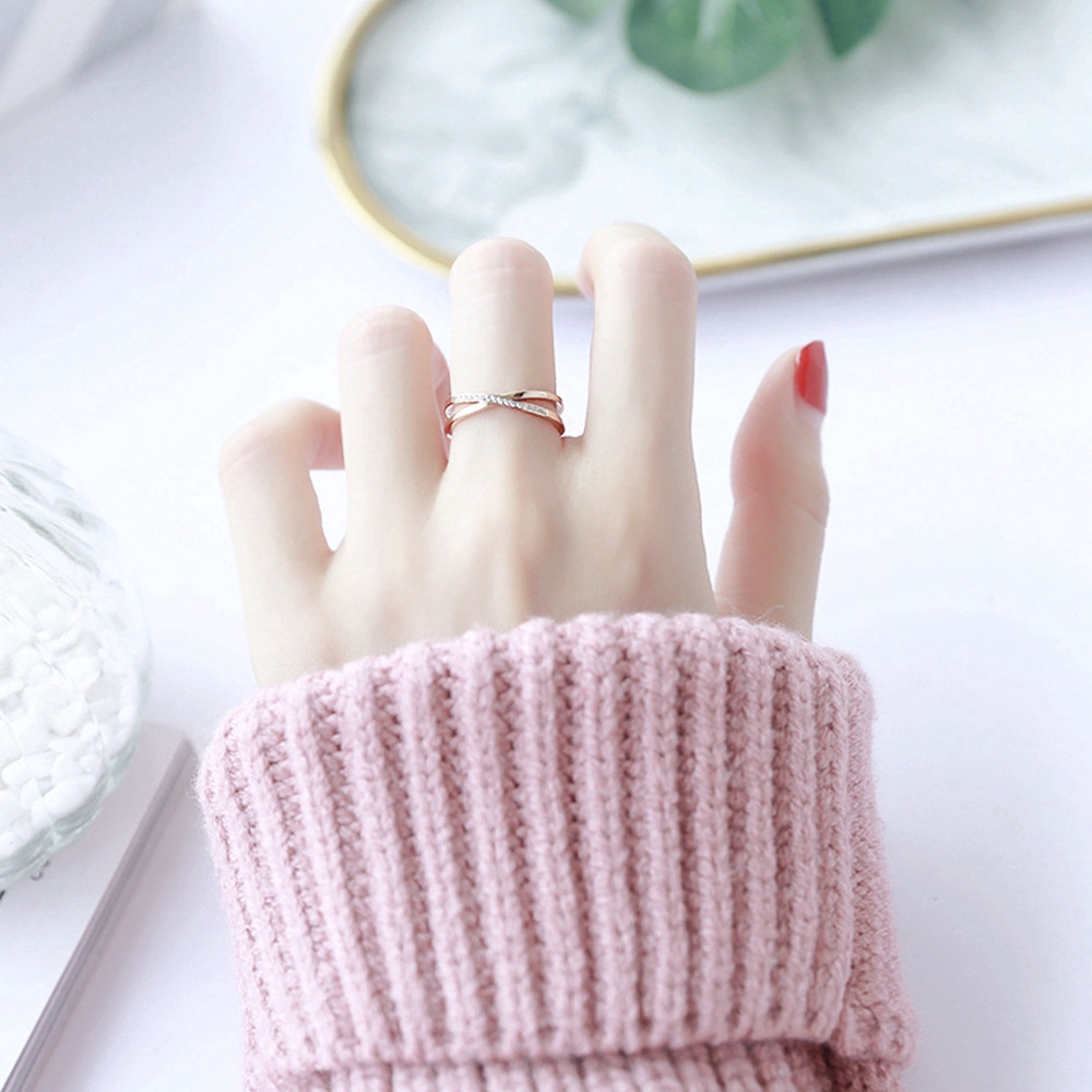 Cincin Berlian Bahan Titanium Steel Warna Rose Gold Gaya Korea Untuk Wanita