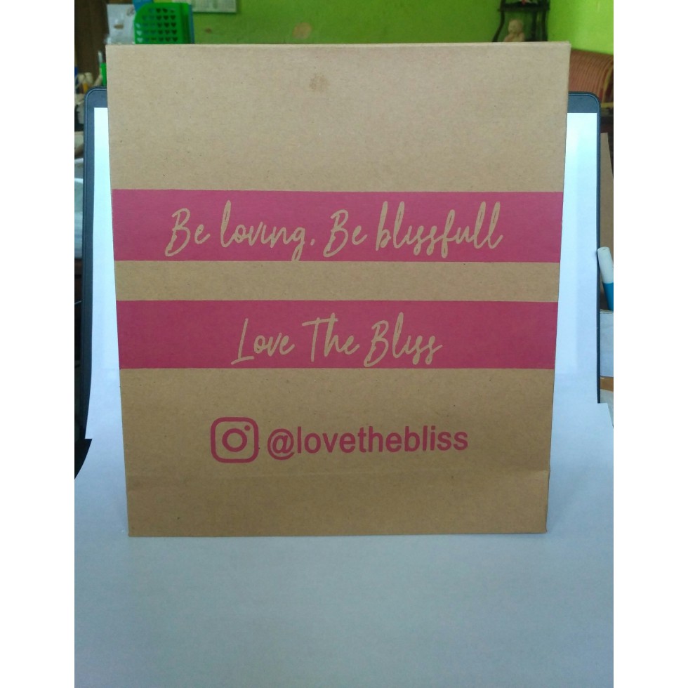 

PAPERBAG KRAFT COKELAT MODEL AMPLOP BESAR PXLXT 25X10X26,5 FREE DESAIN