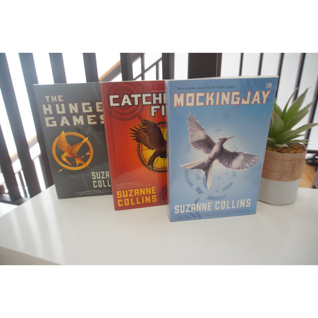 The Hunger Games Trilogy - Suzanne Collins Bekas