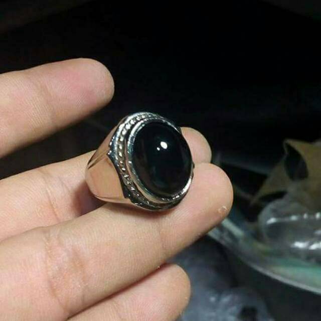 Batu satam hitam