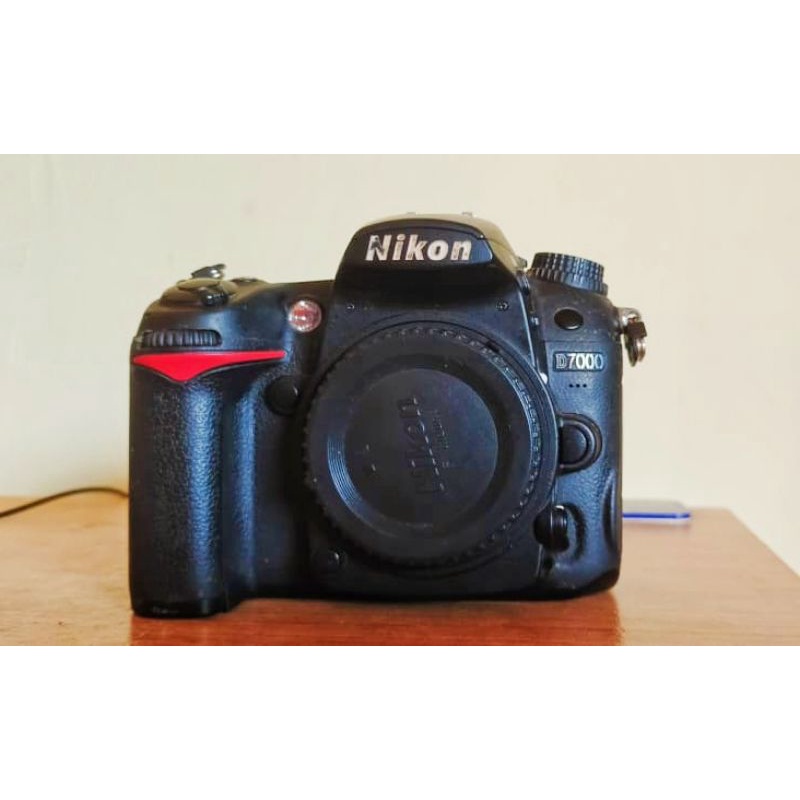 NIKON D7000 + LENSA TAMRON 17-50mm (BEKAS)