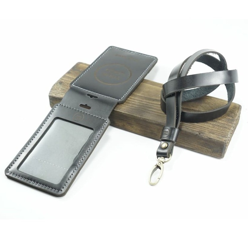 

ID Card Holder Kulit Custom Nama & Logo Model Lipat Warna HITAM PULLUP