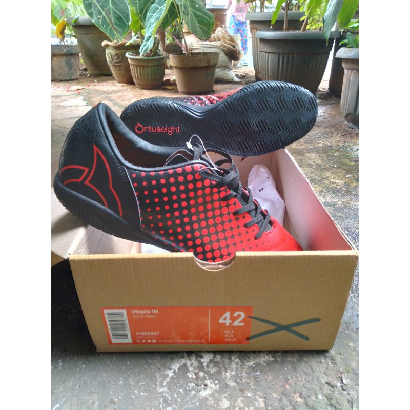 sepatu futsal ortuseight utopia in