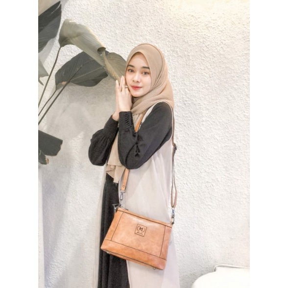 Tas selempang Wiwit Tresna Moonzaya | Tas selempang wiwit Warna Darkbrown Brown Camel