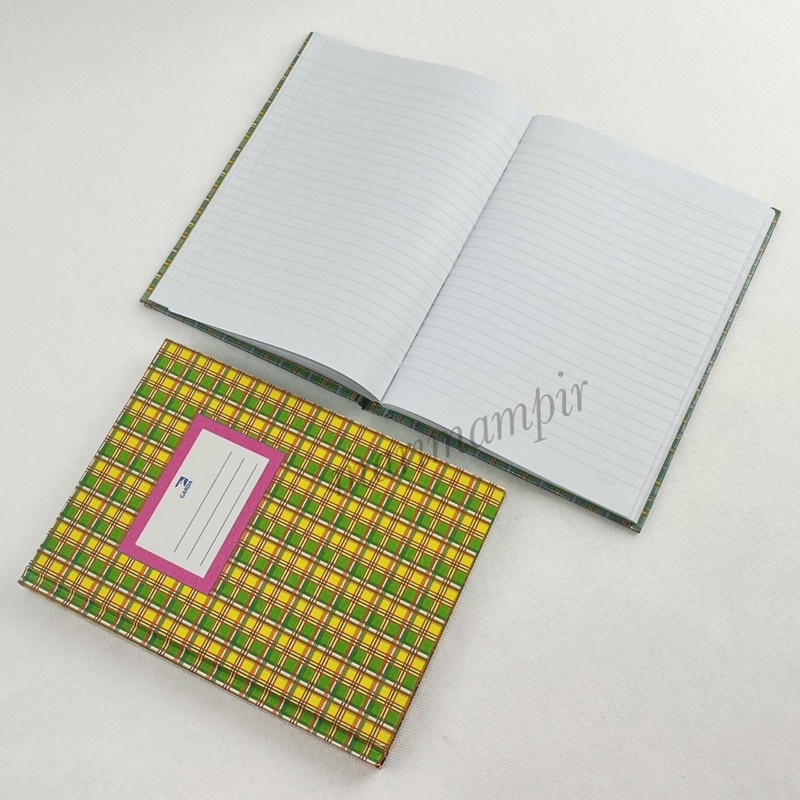 

BUKU TULIS HARDCOVER KWARTO GARDA 100 LBR ( 10,5 X 21 CM )