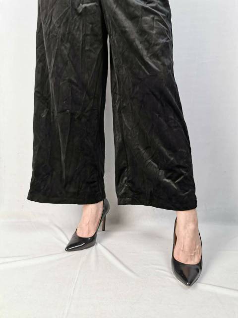 UNIQLO by GU black velvet cullote pants