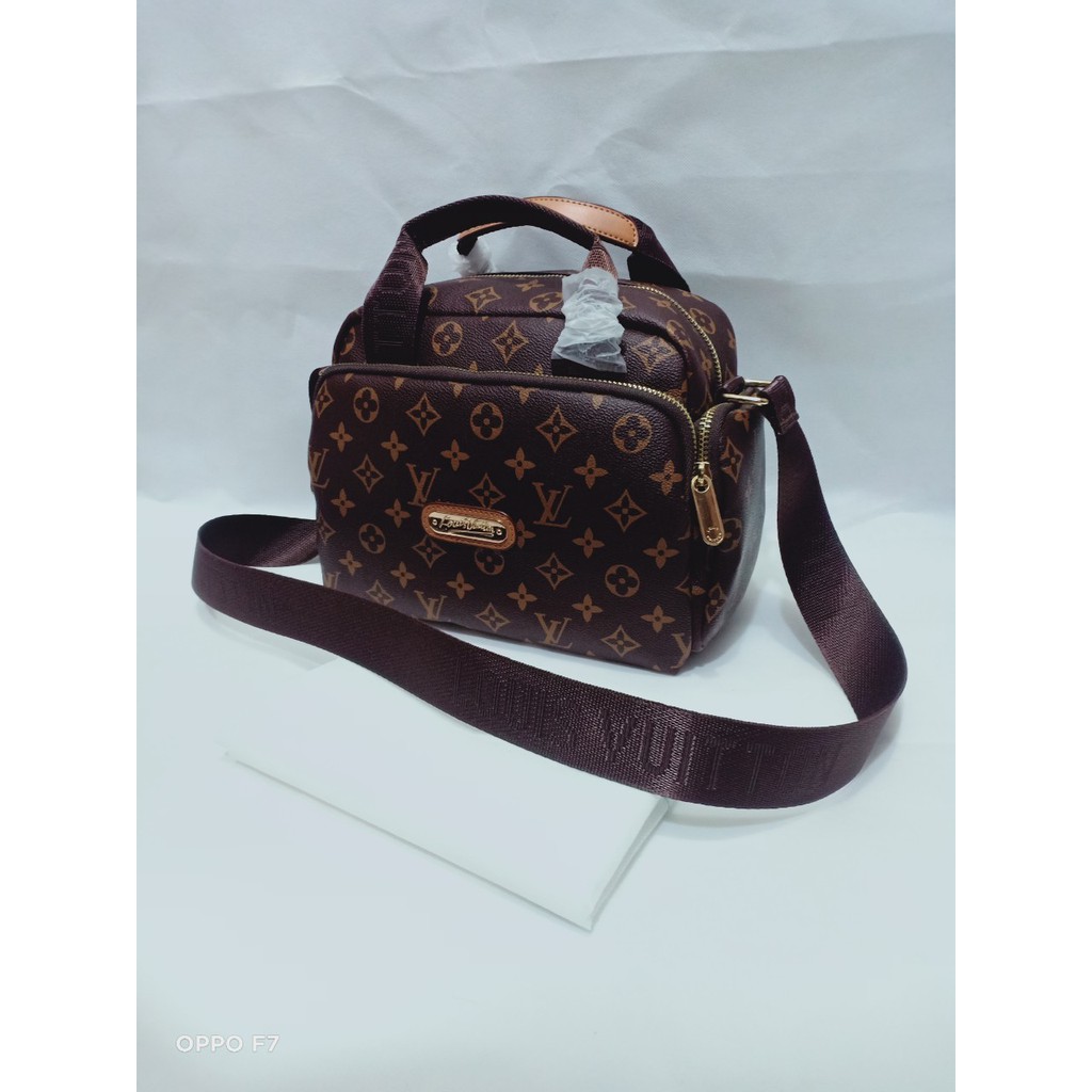 Tas selempang LV