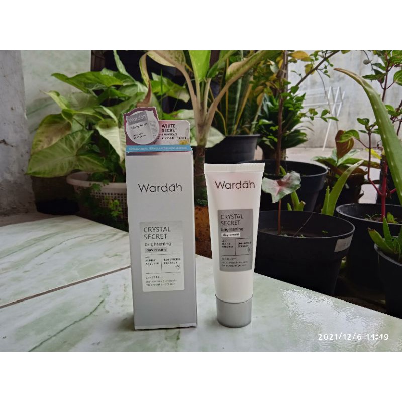 Wardah Crystal Secret Day Cream