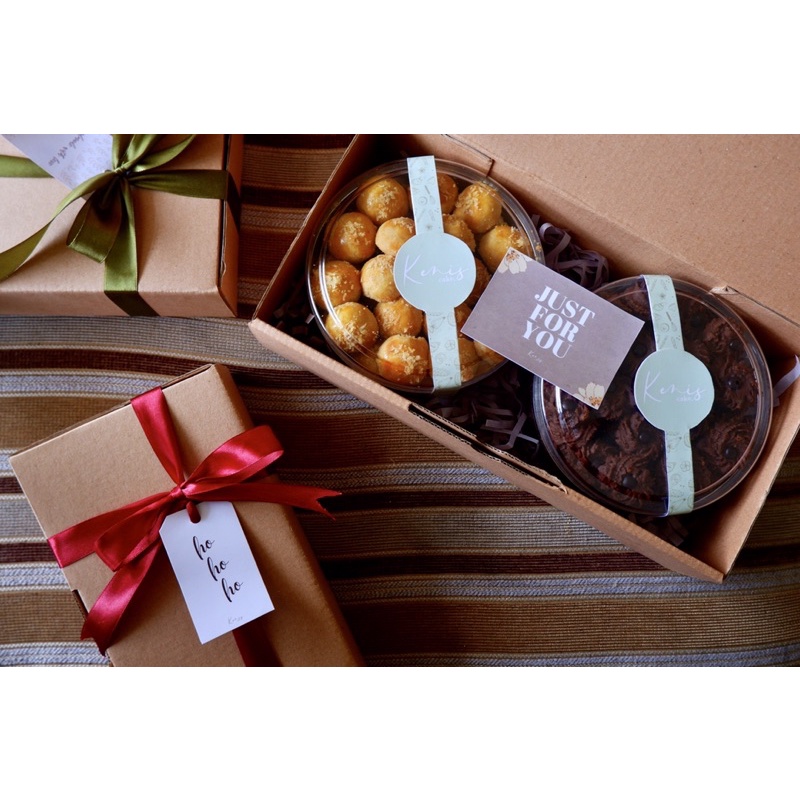 

PACKING HAMPERS