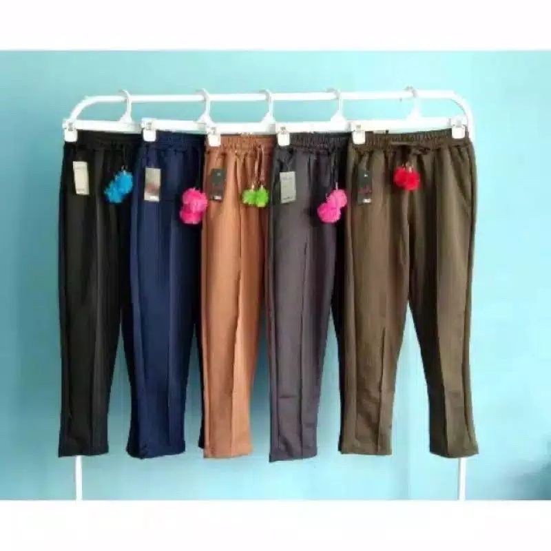 CELANA LUNA POMPOM CELANA LUNA CUBIT SCUBA COD