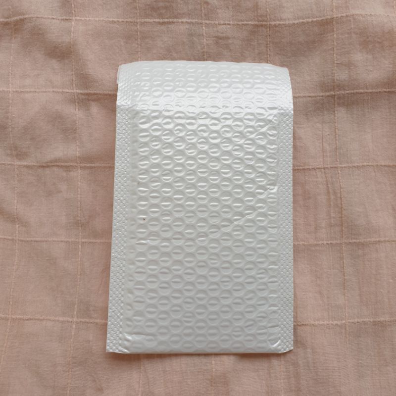

Bubble Mailer 12×16cm Putih