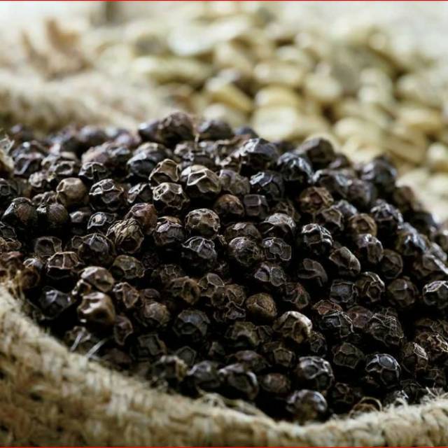

Bumbu Lada / Merica Hitam Bulat ( Kasar ) 250 gr Tjap Ayam