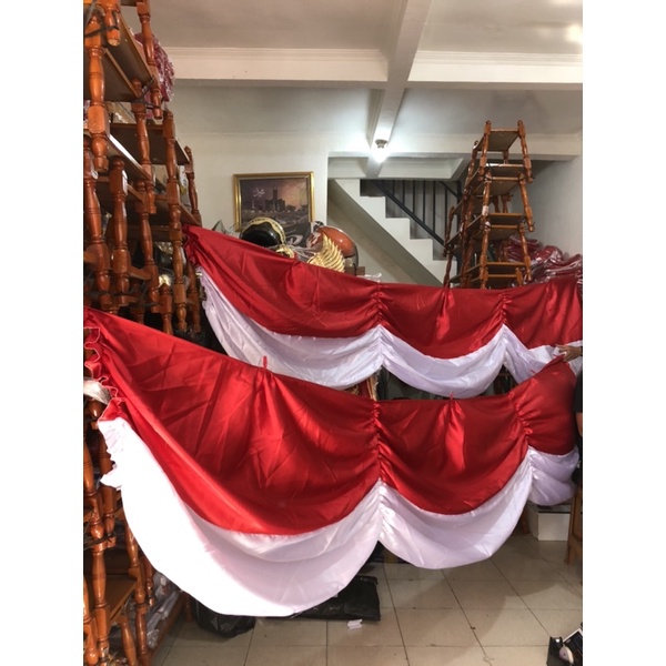 Bendera background merah putih vitrase model polos bahan satin