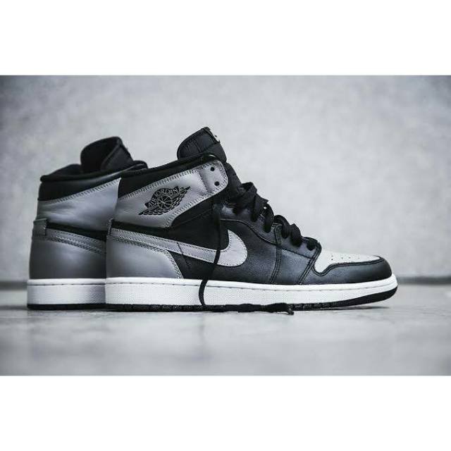 nike air jordan grey high tops