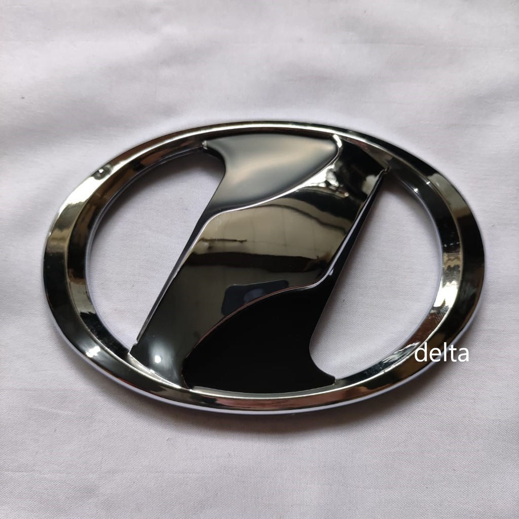 Logo/emblim ist / vitz grille/bagasi mobil agya calya avanza rush yaris innova AN avansa fortuner