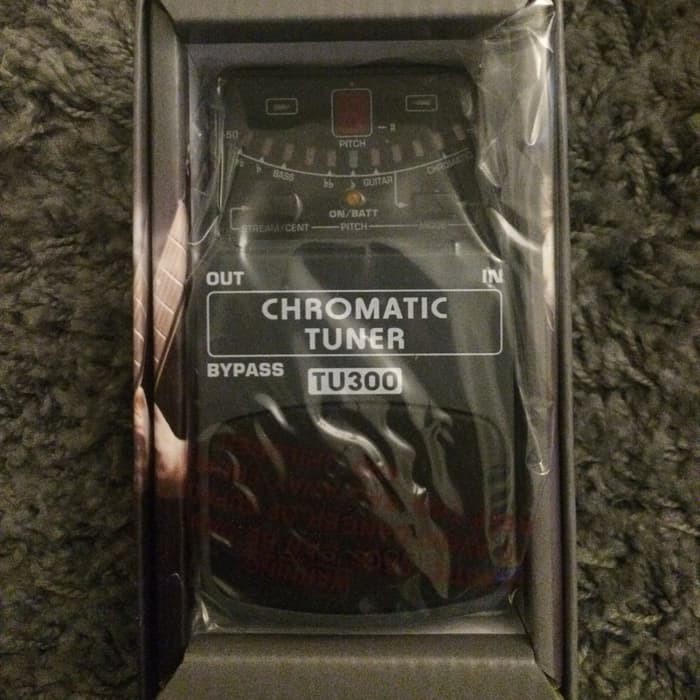 ALAT MUSIK  Behringer Tu300 Chromatic Tuner Ultimate Guitar Bass Tuner