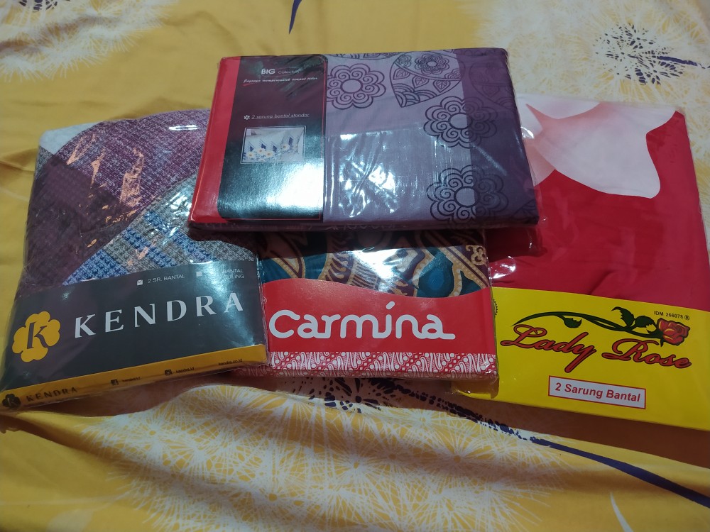 Set Sarung Bantal / Guling Merk Carmina - Halus Disperse Print - Sarban Isi 2 Batik