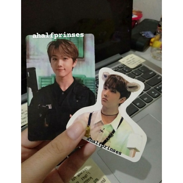 BOOKED pc jisung sticker puff
