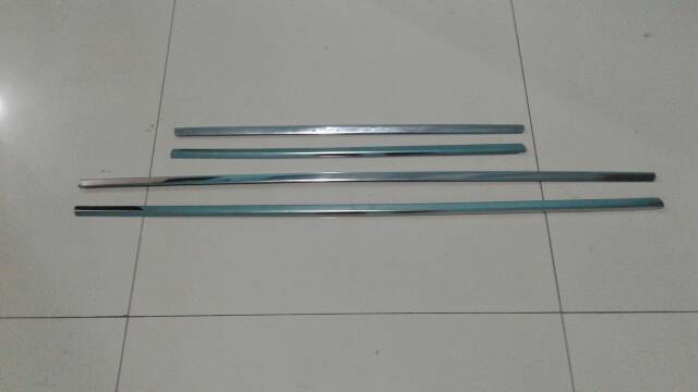 List Kaca Samping / Window Liner Mobil SIgra