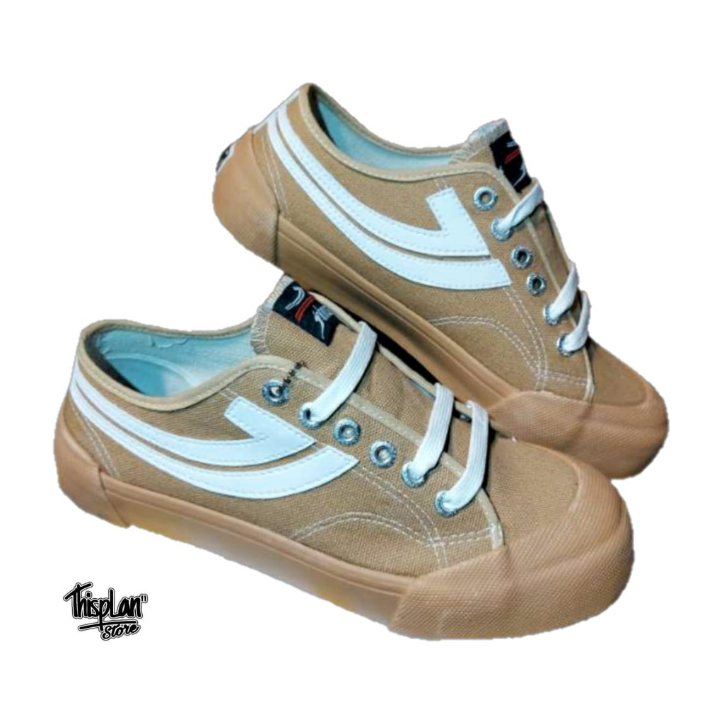 SEPATU JOHNSON PRO BEIGE LOW