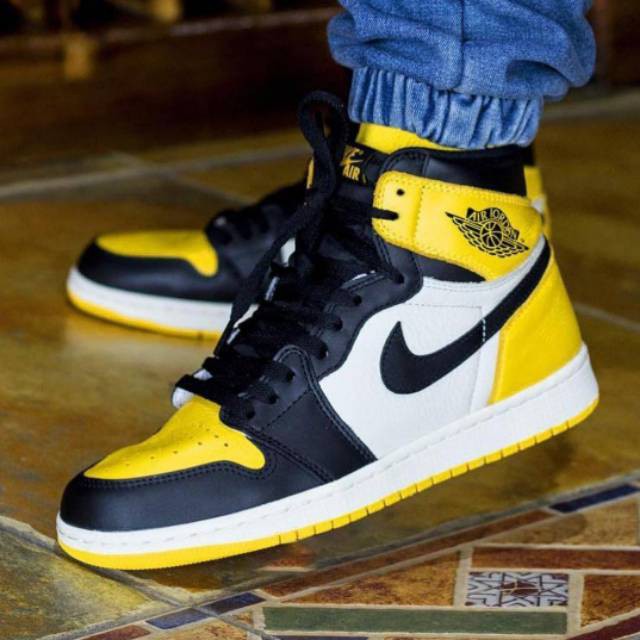 nike air jordan 1 yellow toe