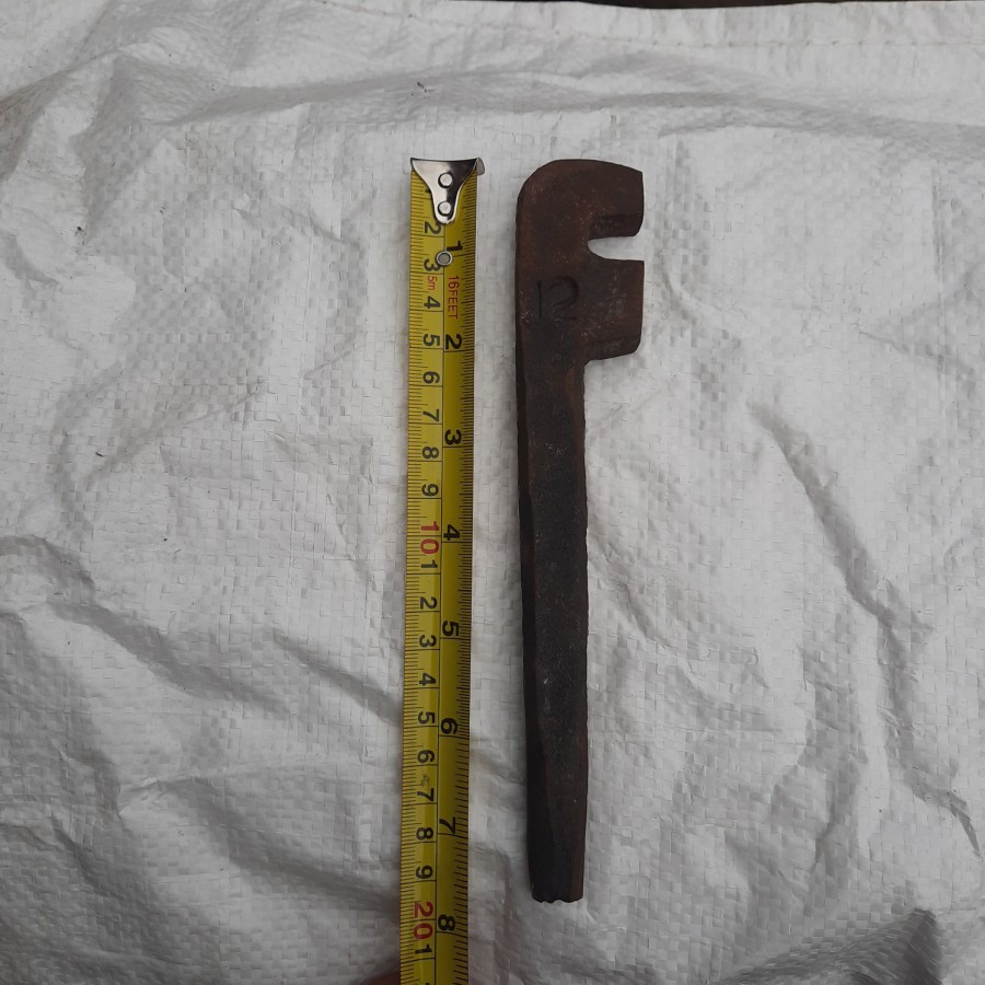 Kunci besi 12 mm alat penekuk / pembengkok besi beton / besi behel