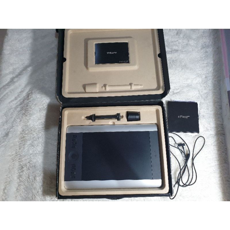 Wacom Intuos Pro M Medium PTH-651 Bluetooth Wireless Graphic Drawing Tablet Bekas