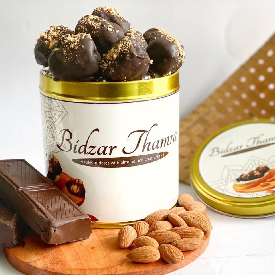 

Bidzar Thamra Sukari Dates and Almonds Premium King Quality