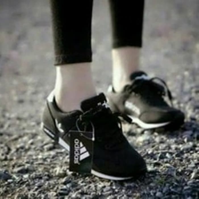 SEPATU WANITA ADIDAS SPON HITAM
