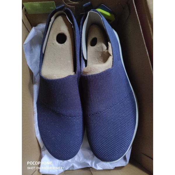 Go walk stability dessert roses Navy/Gold size US 7.5 [ LIKE NEW - DIJUAL KARENA KEKECILAN] Sepatu W