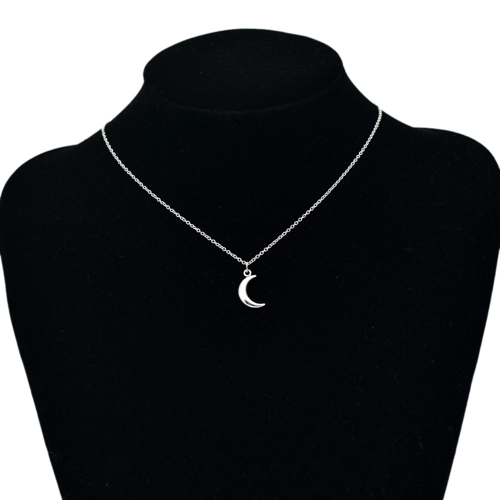 Kalung Rantai Pendek Liontin Bulan Sabit Bahan Metal Warna Silver Untuk Wanita