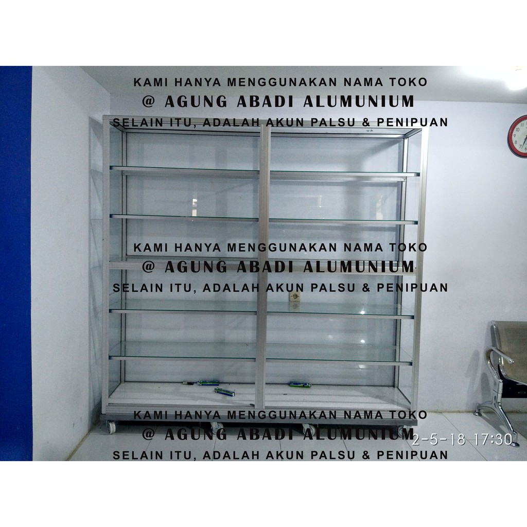 

Etalase Kaca 2 Meter x 2 Meter