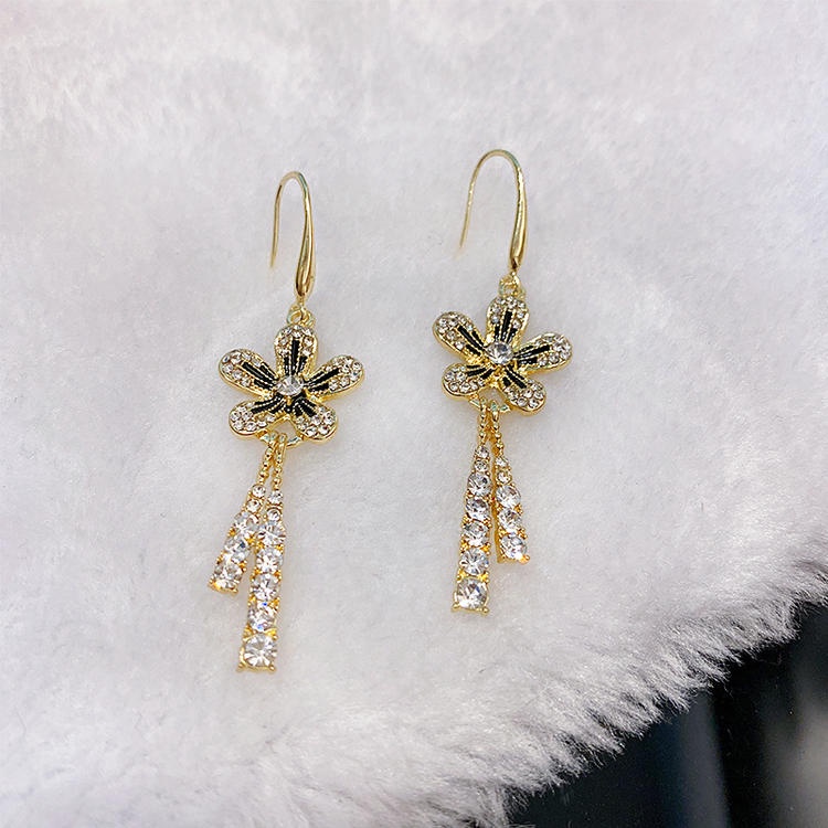 Anting Rumbai Desain Bunga Aksen Berlian Untuk Wanita