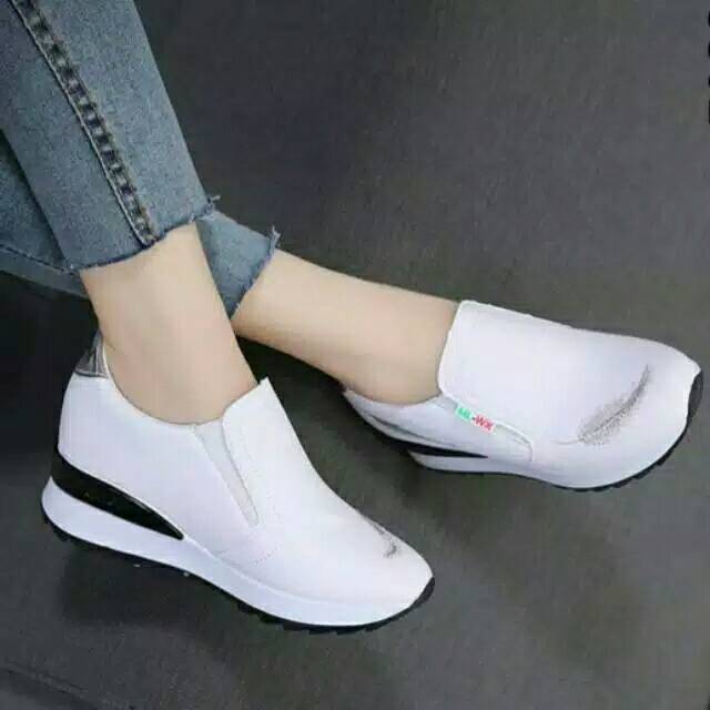 SLIPON PADI JK 33 ( PUTIH , HITAM )